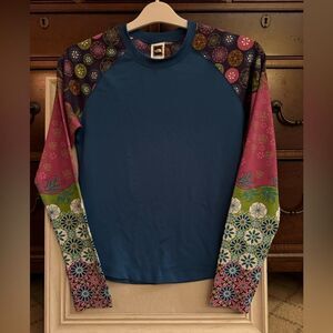 The North Face blue performance T-shirt w colorful pattern on sleeves & top S